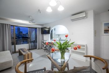 1 BR Park Breathtaking Sydney Skyline - Darwin Holiday 4