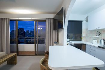 1 BR Park Breathtaking Sydney Skyline - Darwin Holiday 6