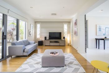 Gold Coast Luxury Waterfront House - Darwin Holiday 2