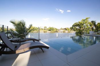 Gold Coast Luxury Waterfront House - Darwin Holiday 4