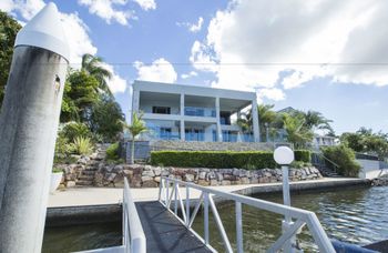 Gold Coast Luxury Waterfront House - Darwin Holiday 6