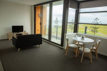 Watt Street 1 BR Apartment W Ocean Views - Darwin Holiday 0
