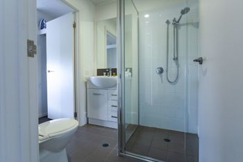 Watt Street 1 BR Apartment W Ocean Views - Darwin Holiday 2