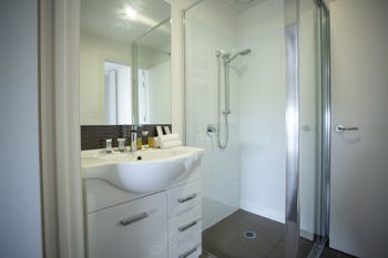 Watt Street 1 BR Apartment W Ocean Views - Darwin Holiday 1