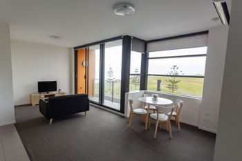 Watt Street 1 BR Apartment W Ocean Views - Darwin Holiday 4