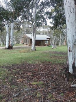Gooandra Alpine Cabins - Darwin Holiday 3