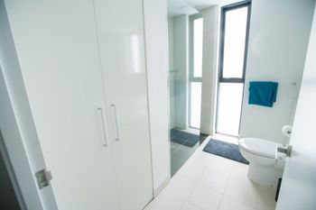 Spacious Apartment Close To Melbourne CBD - Darwin Holiday 5