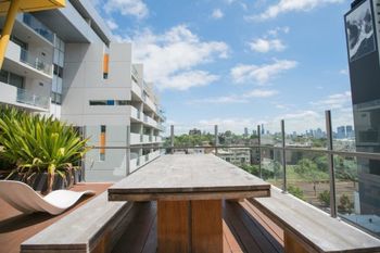 Spacious Apartment Close To Melbourne CBD - Darwin Holiday 4