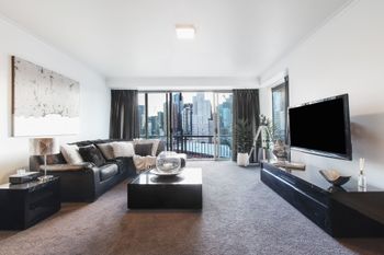 Heart Of Theatre District Pool & Gym - Darwin Holiday 0