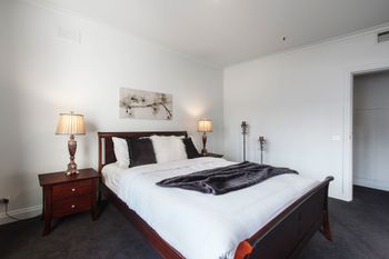 Heart Of Theatre District Pool & Gym - Darwin Holiday 6