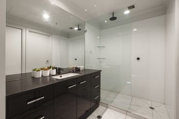 Heart Of Theatre District Pool & Gym - Darwin Holiday 2