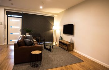 Wickham Newcastle Modern 1 Bed Apartment - Darwin Holiday 2