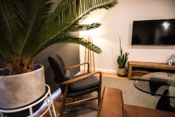 Wickham Newcastle Modern 1 Bed Apartment - Darwin Holiday 3