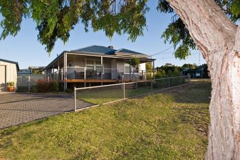 Port Lincoln Holiday Houses - Darwin Holiday 5