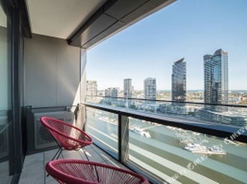 WaterFront Apartment - Darwin Holiday 1