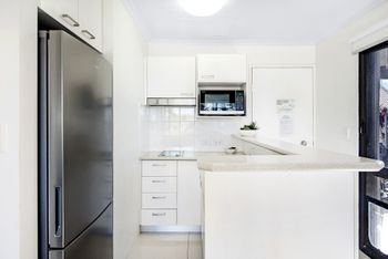 Boutique Beachside Escape In Surfers Paradise - Darwin Holiday 6