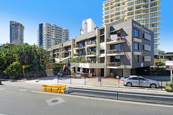 Boutique Beachside Escape In Surfers Paradise - Darwin Holiday 4