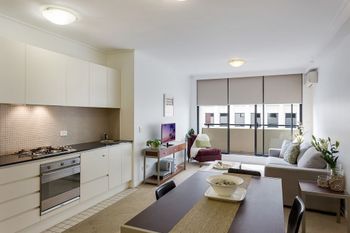 The Apartment Service AX705 - Darwin Holiday 2