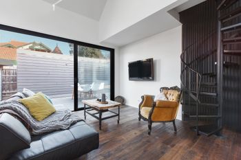 Architects Urban Retreat In Malvern - Darwin Holiday 0