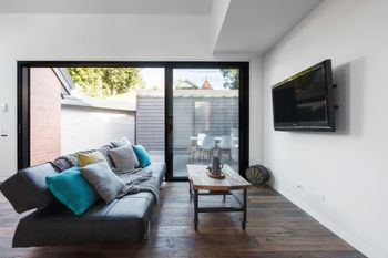 Architects Urban Retreat In Malvern - Darwin Holiday 1