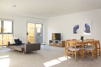 Spacious & Bright 1 Bedroom Apartment - Darwin Holiday 0
