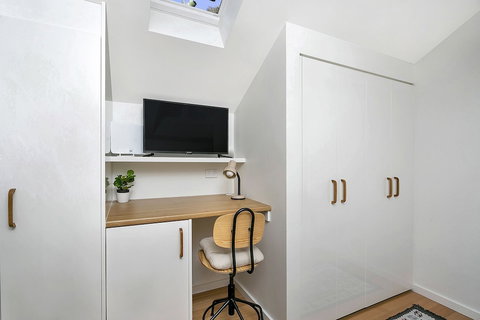 Private Garden Apartment Minutes Walk To Station NBN01 - Darwin Holiday 1