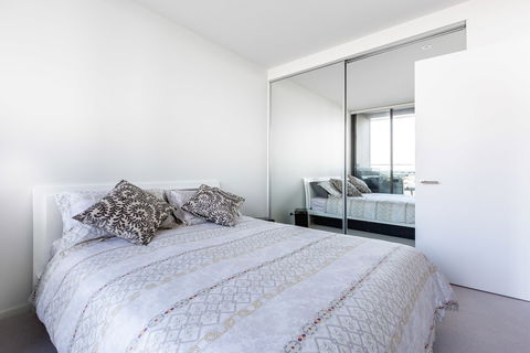 Sabrina, 2BDR Docklands Apartment - Darwin Holiday 6