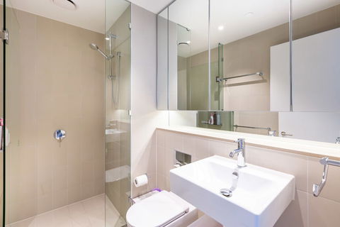 Sabrina, 2BDR Docklands Apartment - Darwin Holiday 5