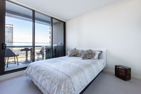 Sabrina, 2BDR Docklands Apartment - Darwin Holiday 3