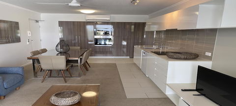 Airtrip Apartments On Carlyle St. Mackay - Darwin Holiday 3