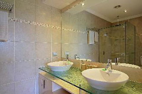 A PERFECT STAY 3 James Cook Apartments - Darwin Holiday 1