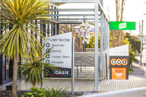 Nightcap At Riverside Hotel - Darwin Holiday 1