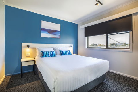 Nightcap At Riverside Hotel - Darwin Holiday 5