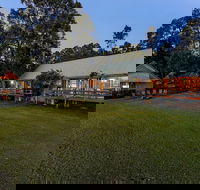 Vineyard Hill - Darwin Holiday