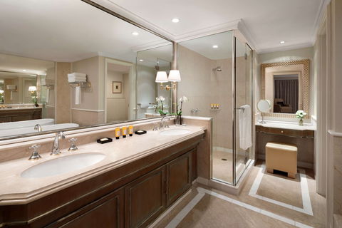 Shangri-La Hotel, Sydney - Darwin Holiday 5