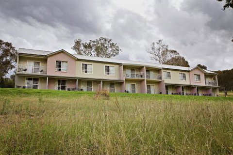 BATHURST GOLDFIELDS MOTEL On MOUNT PANORAMA - Darwin Holiday 1