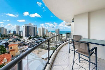 Chevron Renaissance - HR Surfers Paradise - Darwin Holiday 6