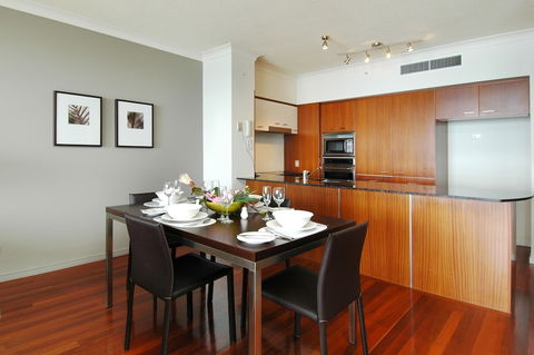 Chevron Renaissance - HR Surfers Paradise - Darwin Holiday 1