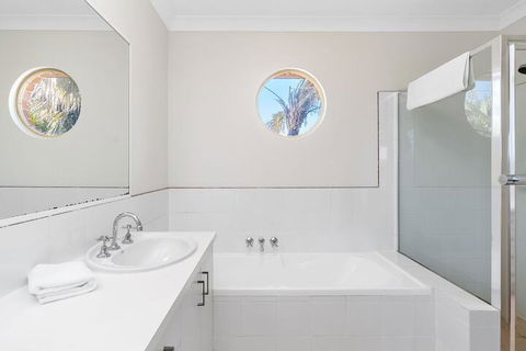 Bayside Court Apartments - Darwin Holiday 7