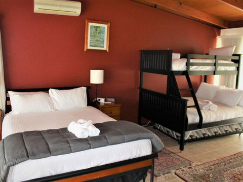 Between Waters B & B Lake Macquarie - Darwin Holiday 1