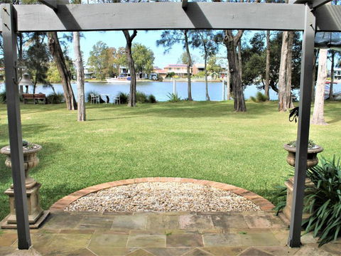 Between Waters B & B Lake Macquarie - Darwin Holiday 5