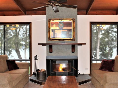 Between Waters B & B Lake Macquarie - Darwin Holiday 4