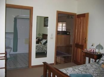 Buttercup Cottage & Private Apartment - Darwin Holiday 4