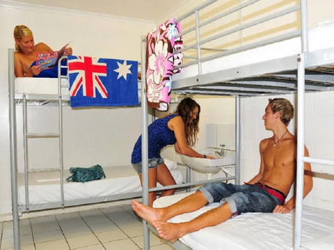 Flying Monkey Backpackers - Darwin Holiday 0