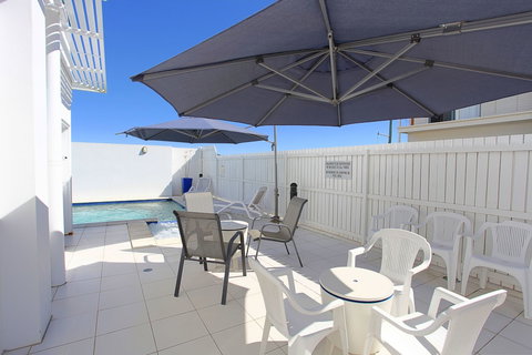 Koola Beach Apartments Bargara - Darwin Holiday 2