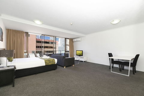 The Astor Apartments - Darwin Holiday 1