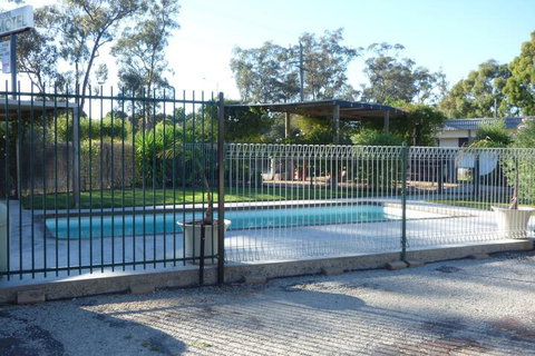 Calder Family Motel - Darwin Holiday 4