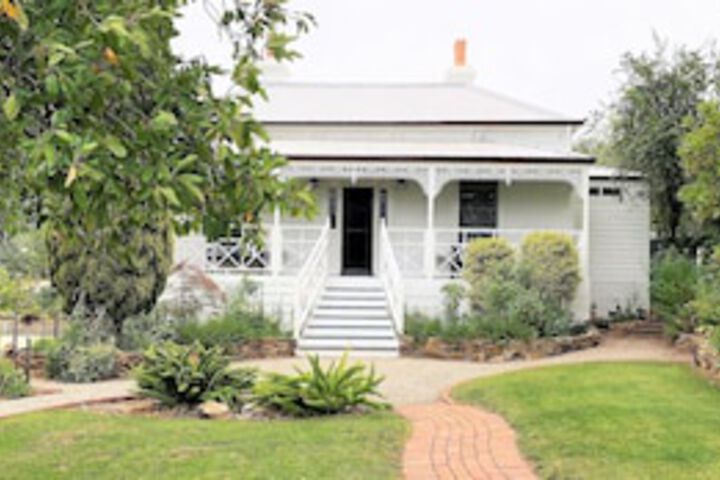 Maldon VIC Darwin Holiday