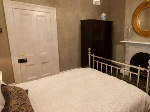 Finches Of Beechworth - Darwin Holiday 5