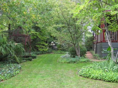 Finches Of Beechworth - Darwin Holiday 3